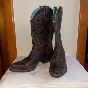 Women’s cowboy boots!